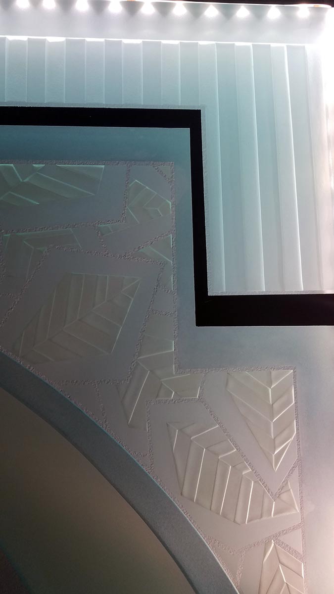 Art Deco Glass floor standing sculpture by Frank Hill Art Deco Glass floor standing sculpture by Frank Hill